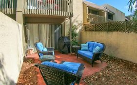 Home With Private Courtyard - Walk To Coligny Beach!